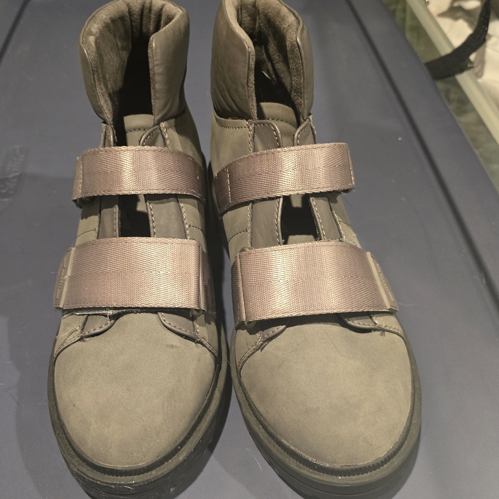 9.5 Boots